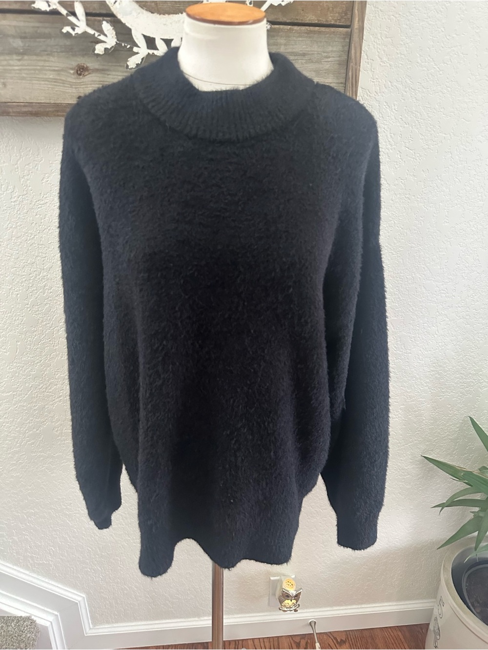Calia by Carrie Underwood black fuzzy sweater ladies M